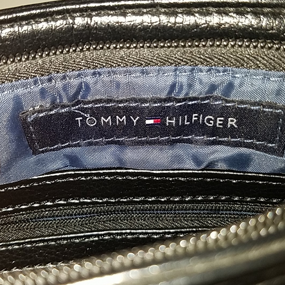 Tommy Hilfiger Black Crossbody Purse - Picture 6 of 6